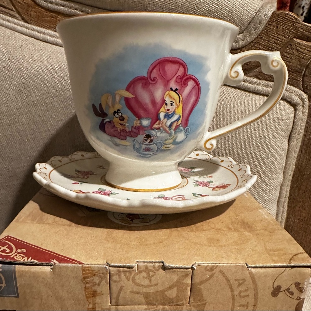 Disney Parks Alice in Wonderland Teacup and Saucer China Set